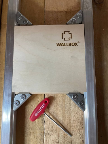WALLBOX монтажная фанера малая 200х200 WALLBOX монтажная фанера малая 200х200